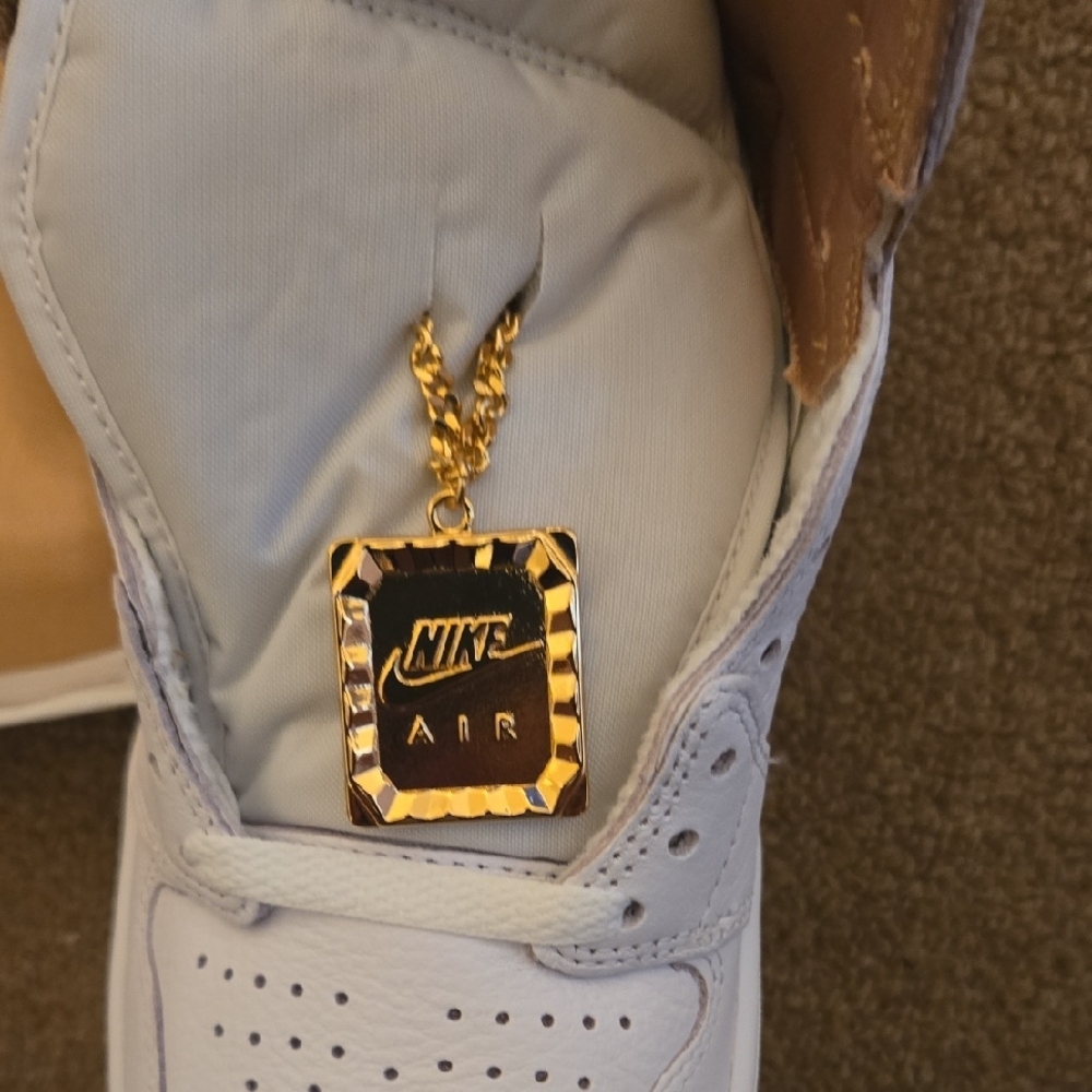 Super slick Nikes Gold and White Box, Take Lady Shoe Game To Whole Another Level